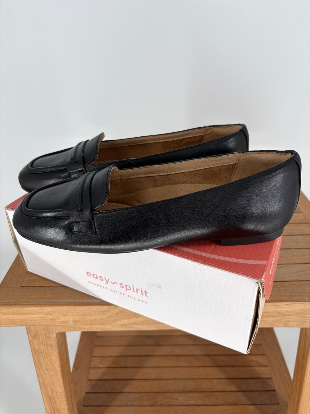 New women’s Easy Spirit Black Leather Penny Loafers size 7.5 W - Picture 4 of 5